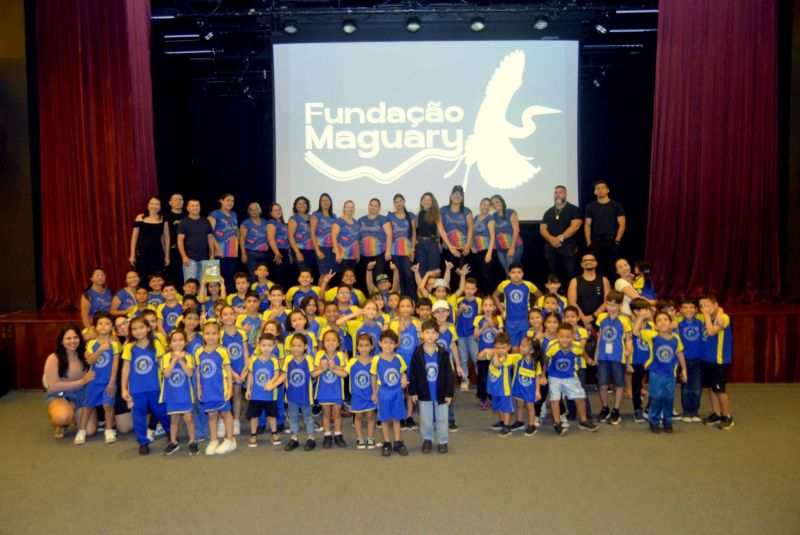 Visita guiada da escola sistema de ensino Um Passo para o Futuro no Parque Cultural Vila Maguary