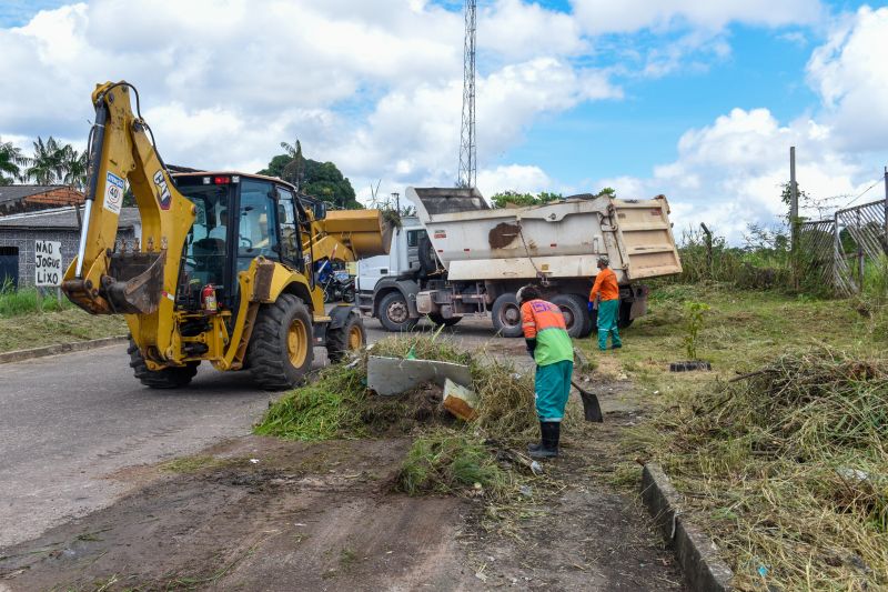 Mutirão da limpeza na comunidade Novo Cristo no Icuí