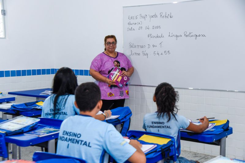 Entrega da revitalização e ampliação da EMEF Prof Yacta Rebêlo no Park Anne em Águas Lindas