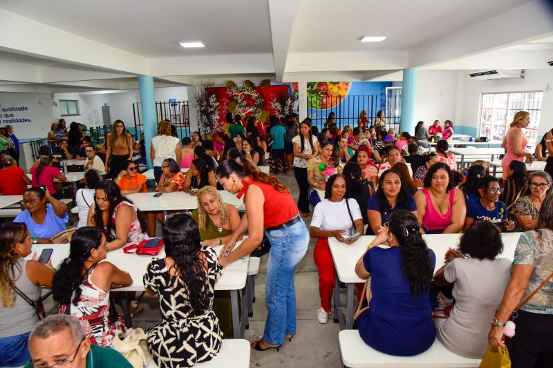 Almoço da Família no Restaurante Popular