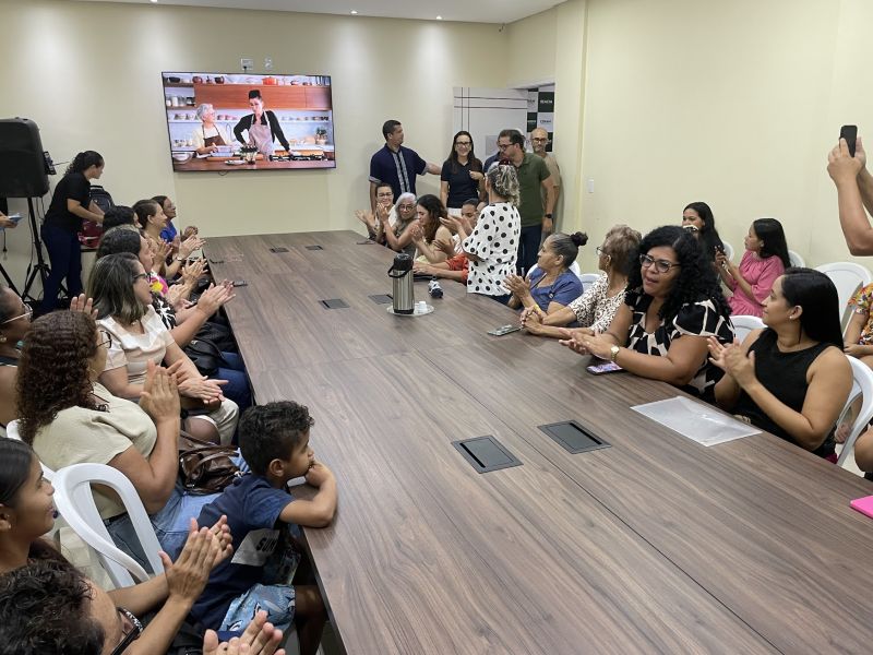 Entrega de certificados do curso Doces que Encantam