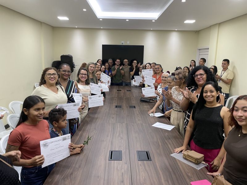 Entrega de certificados do curso Doces que Encantam