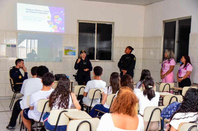 Palestra Maio Laranja na EMEF Neo no PAAR