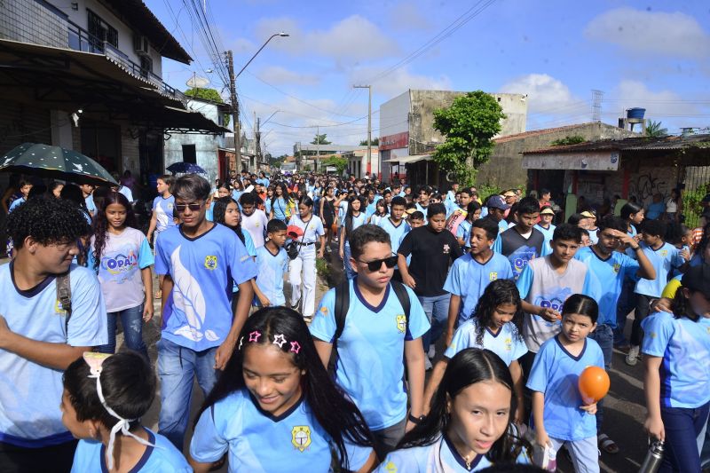 Caminhada de combate ao abuso e À Exploração Sexual de Crianças e Adolescentes na EMEF Maria Estelita