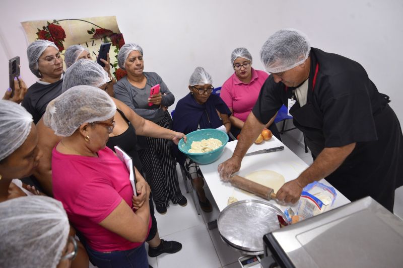 Curso de produção de pizza na Casa da Mulher Brasileira