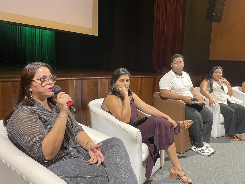 Cine clube APUI no teatro municipal de Ananindeua