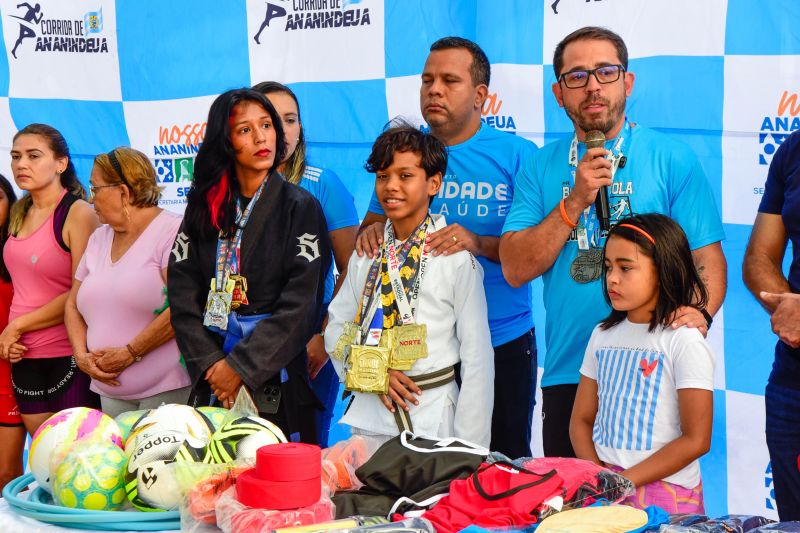 Entrega de material esportivos no Park Zona Sul