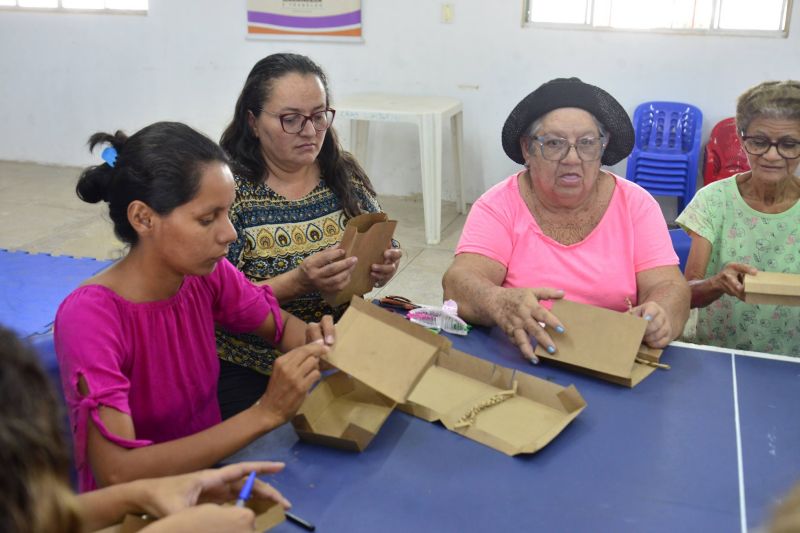 Oficina e embalagem no CRAS da Cidade Nova 6