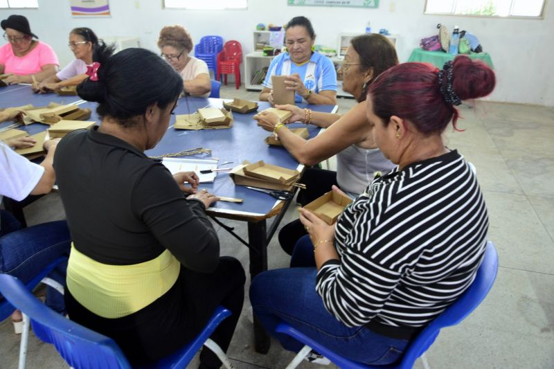 Oficina e embalagem no CRAS da Cidade Nova 6