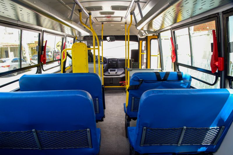 Entrega do ônibus escolar
