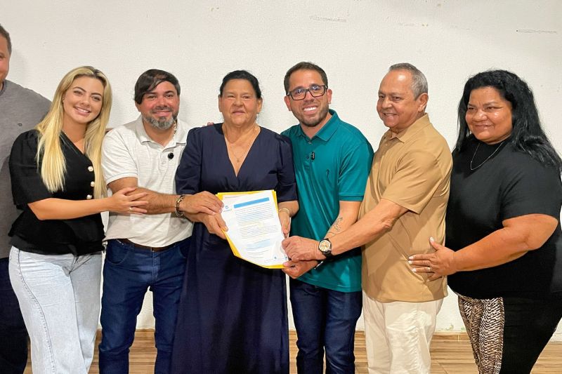 Entrega de títulos de Regularização Especifica no Jardim Amazônia ll