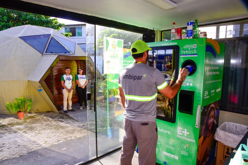 Visita de estudantes no HUB da SEURB na Cidade Nova