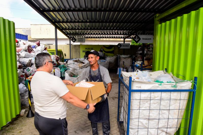 Visita de estudantes no HUB da SEURB na Cidade Nova