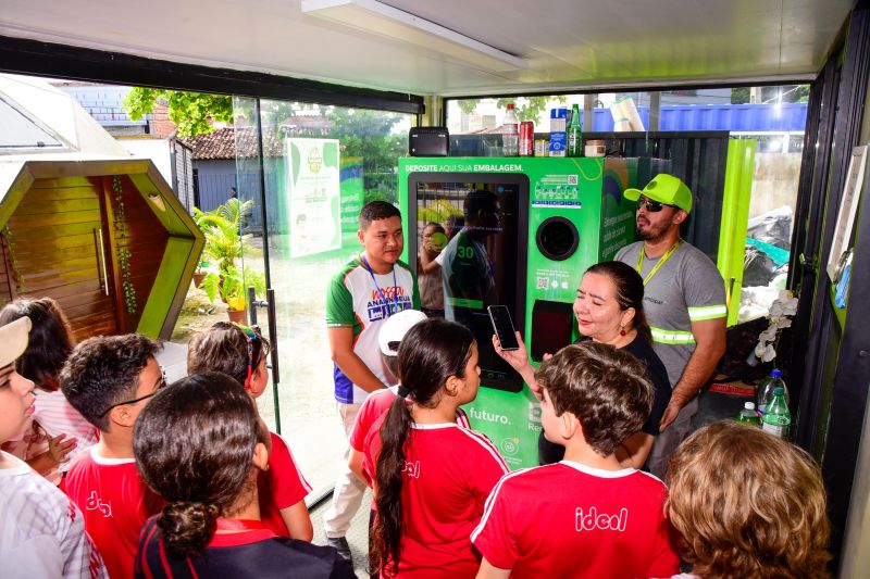 Visita de estudantes no HUB da SEURB na Cidade Nova