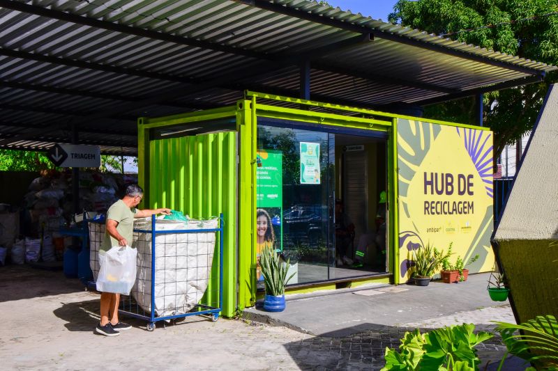 Visita de estudantes no HUB da SEURB na Cidade Nova