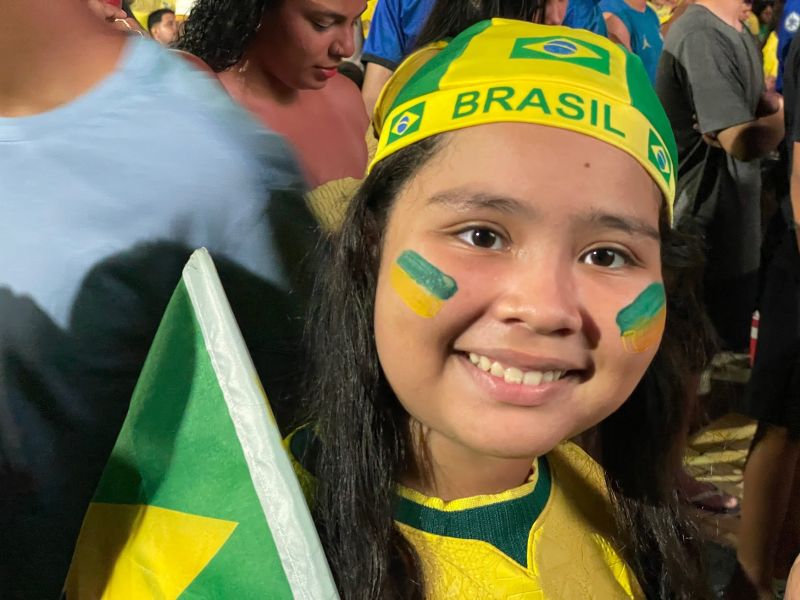 Jogo do Brasil com telão no parque Vila Maguary
