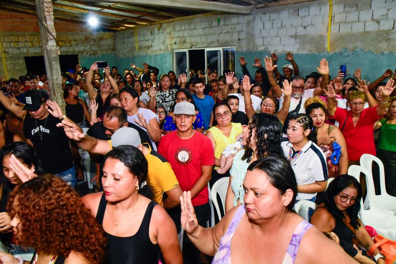 Entrega de Título de Propriedade na comunidade Orla de Cristo no bairro do Icuí