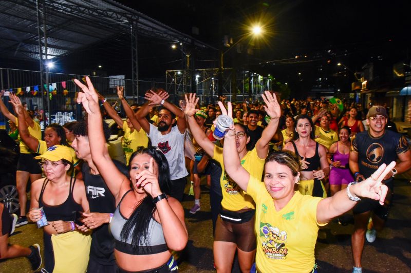 Corrida Circuito Night Run Ananin na Praça da Bíblia