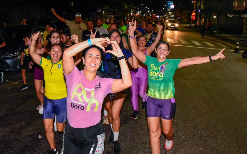 Corrida Circuito Night Run Ananin na Praça da Bíblia