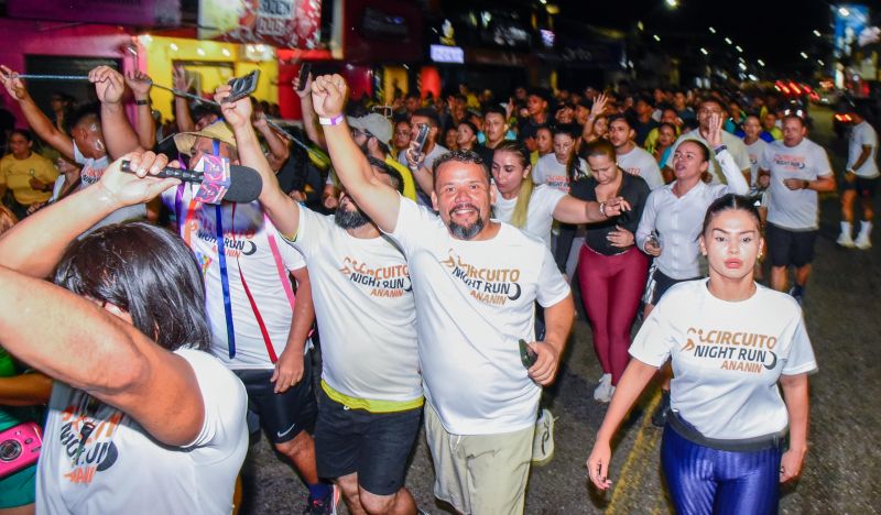 Corrida Circuito Night Run Ananin na Praça da Bíblia