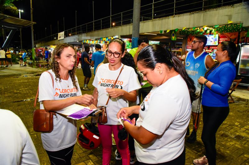 Corrida Circuito Night Run Ananin na Praça da Bíblia