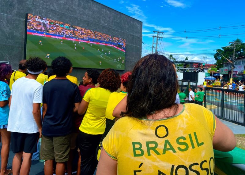 Jogo Brasil no telão Parque Vila Maguary