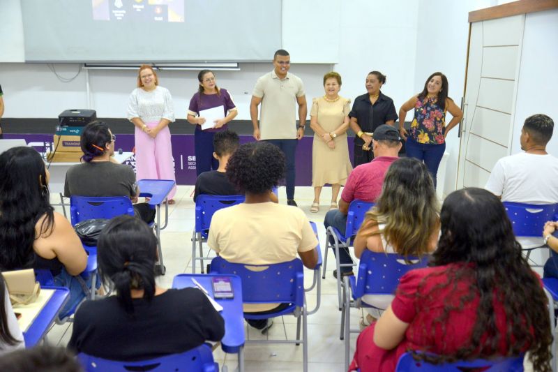 Entrega de certificado do curso de Almoxarifado e Logistica no SINE