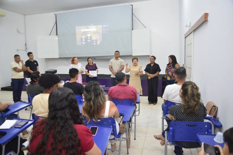 Entrega de certificado do curso de Almoxarifado e Logistica no SINE