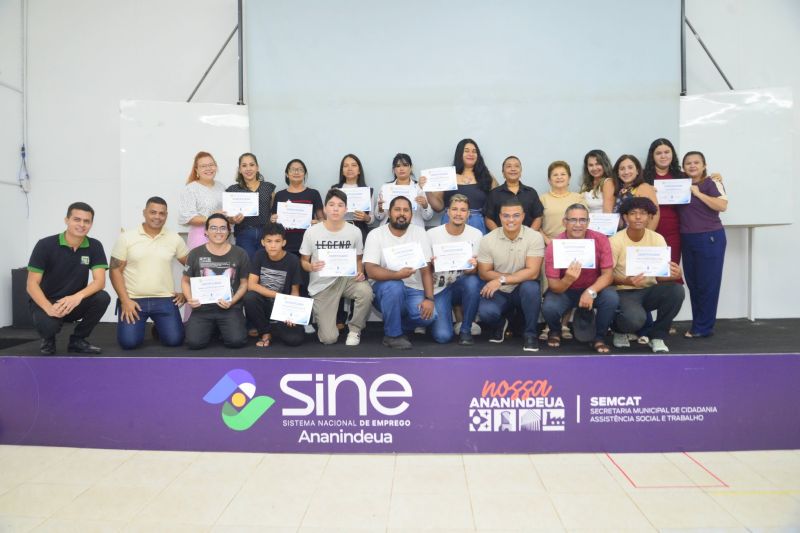 Entrega de certificado do curso de Almoxarifado e Logistica no SINE
