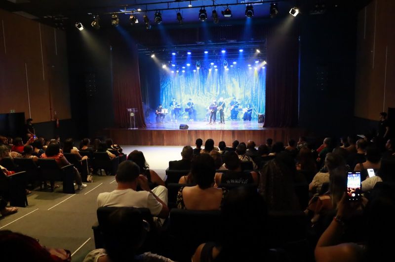 Espetáculo Brasilidades no Teatro Municipal de Ananindeua