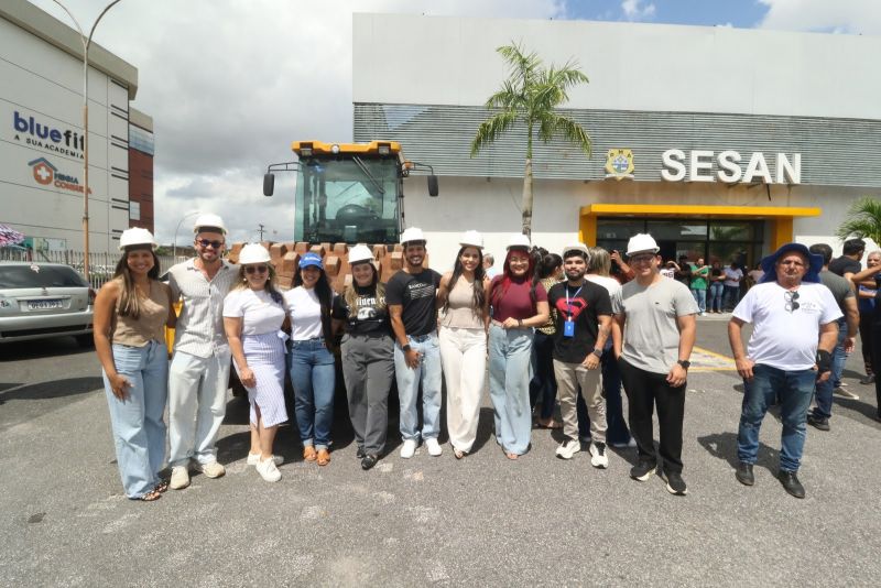 Entrega de equipamento Rolo Compactor