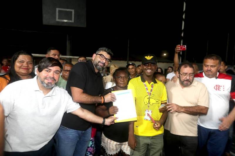 Mais de 200 famílias receberam título de propriedade, no bairro do Icuí-Guajará. 