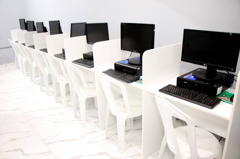 Computadores recondicionados pelo projeto "Conectados com a Sustentabilidade".