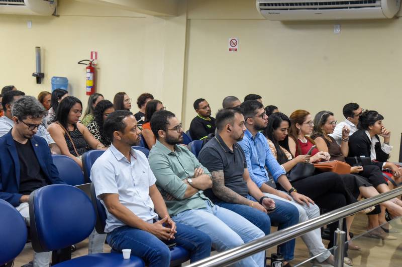 População participa de audiência.