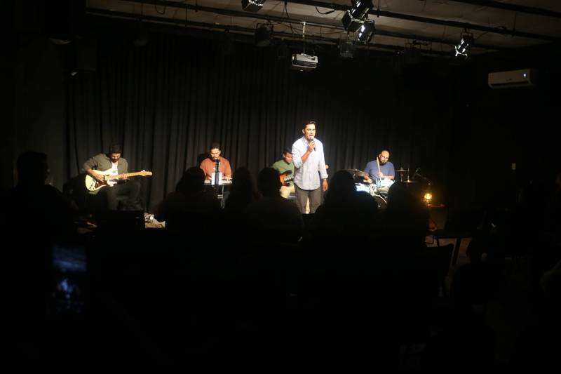 Público prestigiando o show.