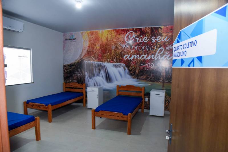 Dormitórios masculino e feminino.