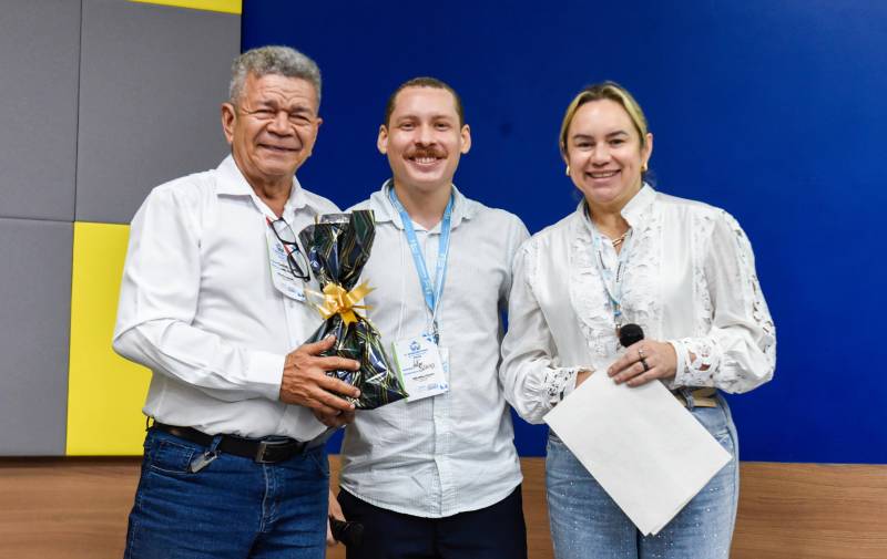 Momento de reconhecimento e valorização: premiações foram entregues a servidores e equipes que se destacaram na atuação e compromisso com a gestão pública.