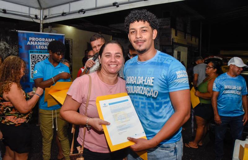 Famílias recebem títulos de propriedade, garantindo segurança jurídica e novas oportunidades.