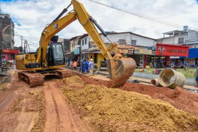 Galeria: Serviços de Drenagem na arterial 5B próximo ao canteiro central do PAAR